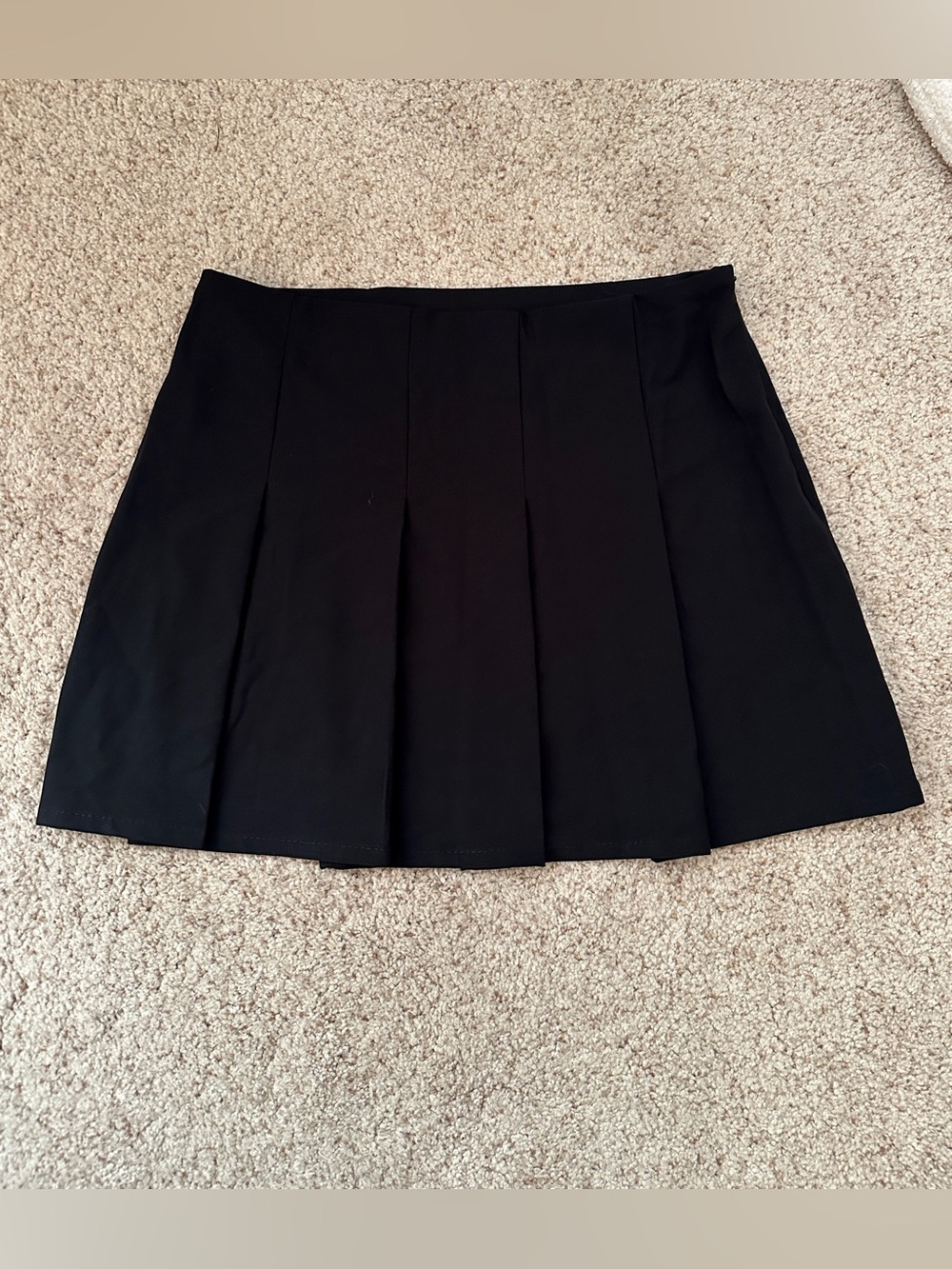 Black pleated mini skirt
